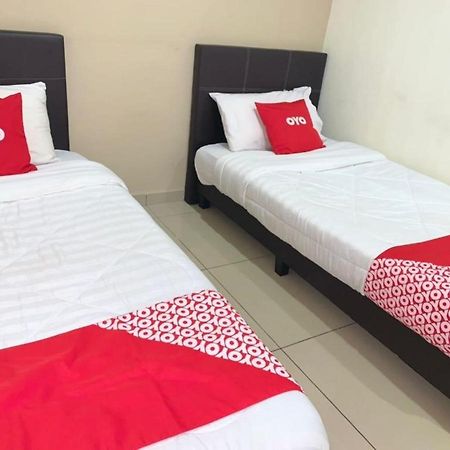 Semerah Suites Homestay Pontian Pontian Kecil Exteriör bild