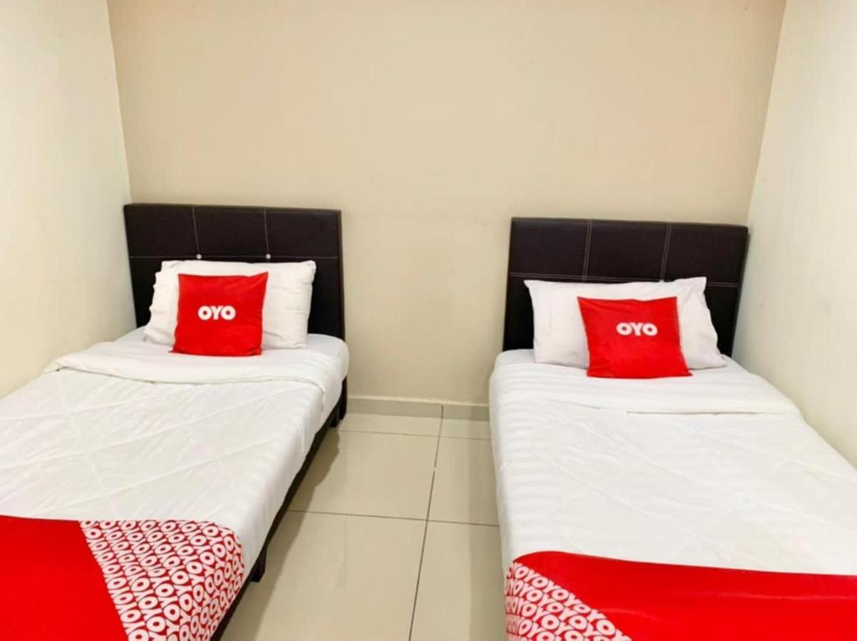 Semerah Suites Homestay Pontian Pontian Kecil Exteriör bild