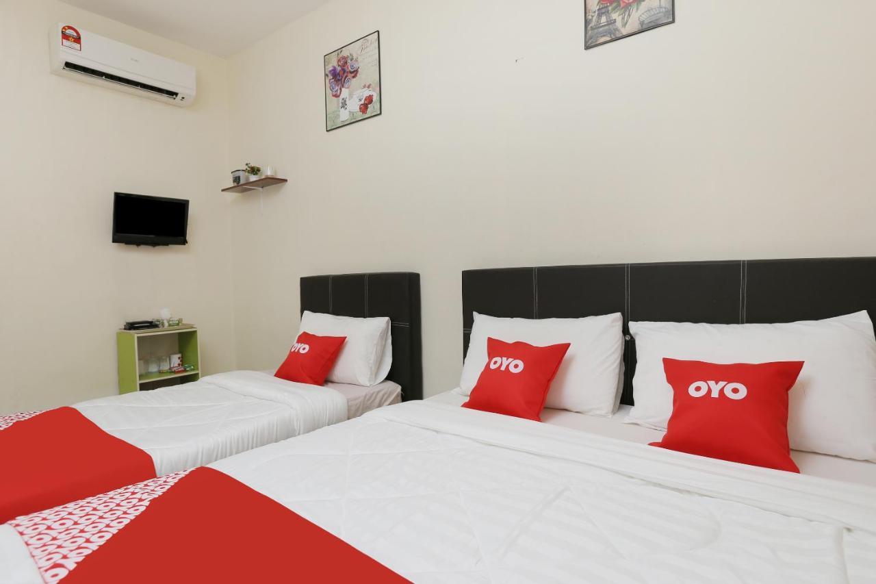 Semerah Suites Homestay Pontian Pontian Kecil Exteriör bild